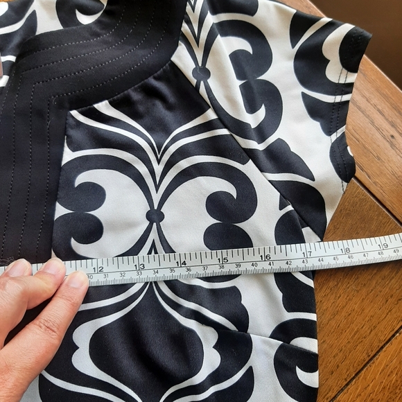 Black and white sleeveless dress - Picture 8 of 12